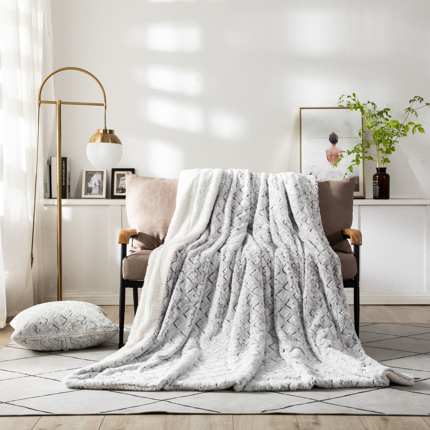 Faux Fur Throw Blanket – Ultra Soft Sherpa Reversible Cozy Blanket lifestyle product image