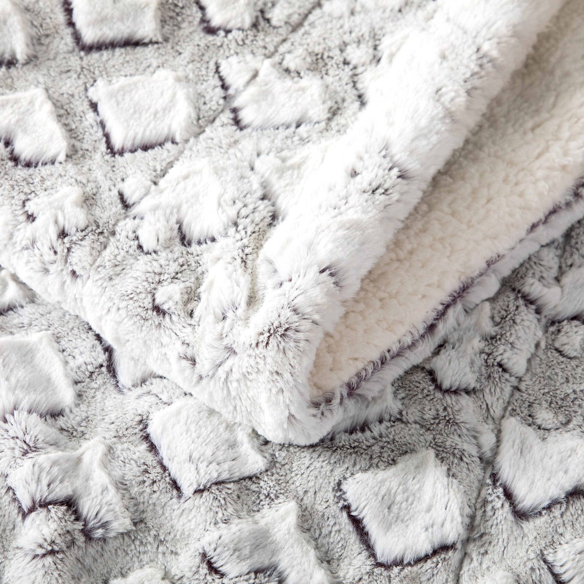Faux Fur Throw Blanket – Ultra Soft Sherpa Reversible Cozy Blanket lifestyle product image