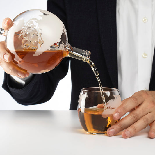 Etched World Decanter whiskey Globe - 750 ml-1